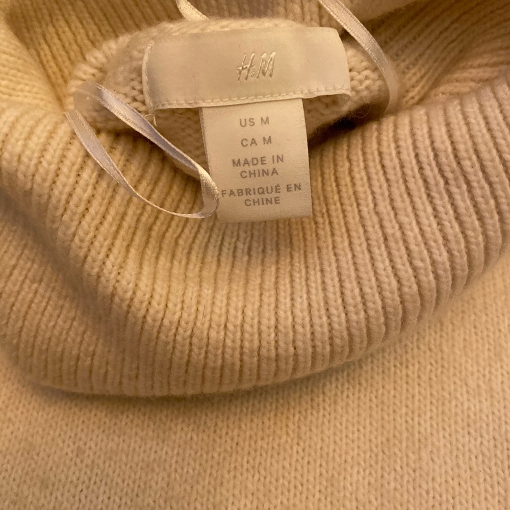 H&M sweater - Picture 3 of 3
